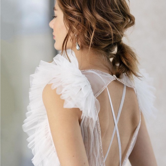 Chic White Ruffled Wedding Dress - Picture 5 of 6